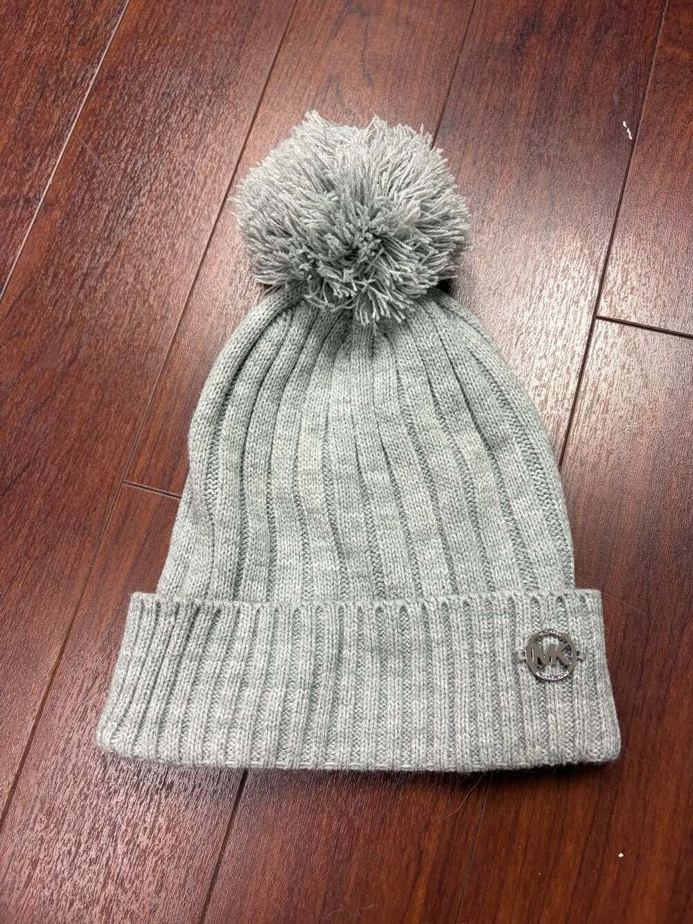 Michael Kors Ribbed Knit Beanie Hat Gray Pom Pom Logo Charm